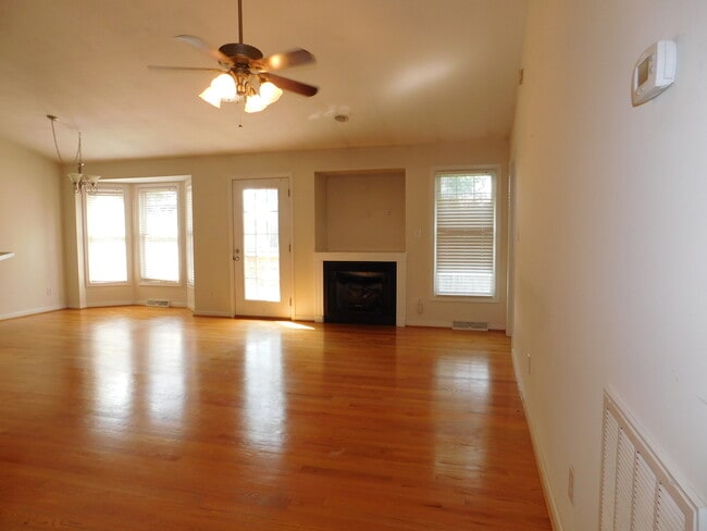 Building Photo - Appomattox Area