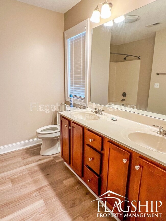 Building Photo - 2313 Sadler Dr
