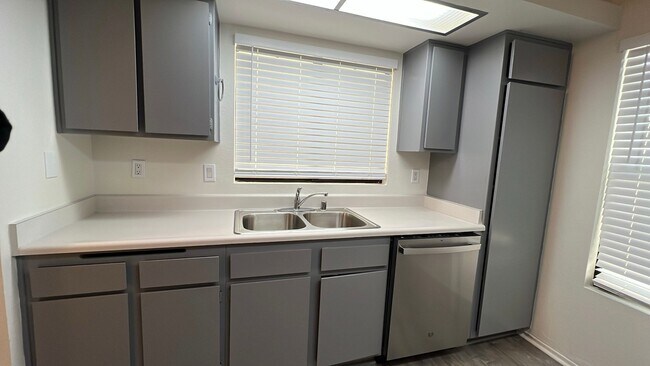 Building Photo - (APPLICATION PENDING)  Remodeled Single St...