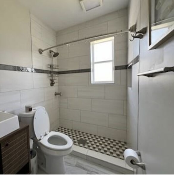 Building Photo - 7415 SW 31st St