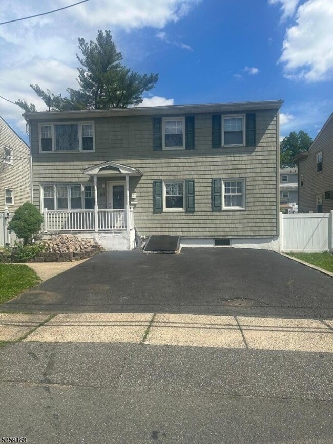 Building Photo - 303 Perry Ave
