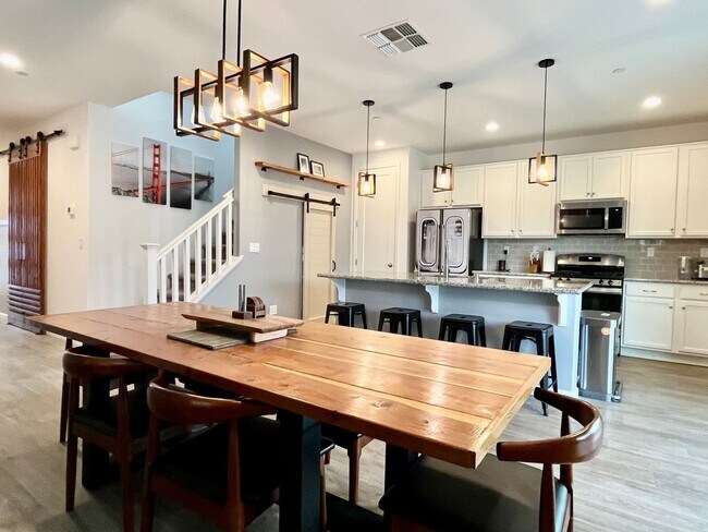 Building Photo - 4 Bedroom Single Family Home in Elk Grove