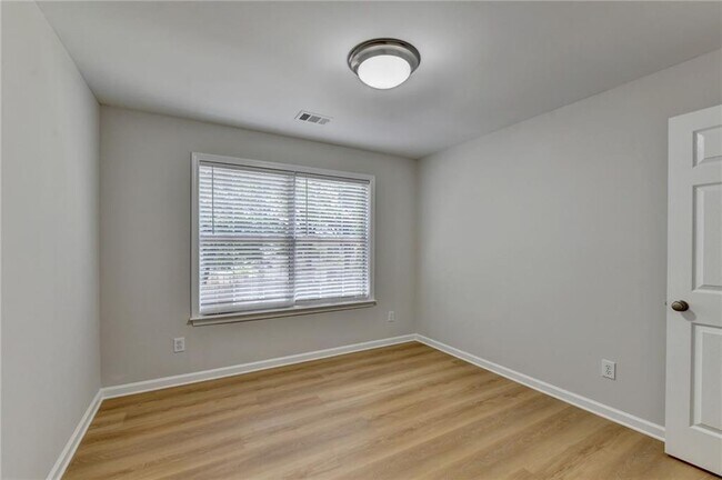 Building Photo - 340 Waddington Trail