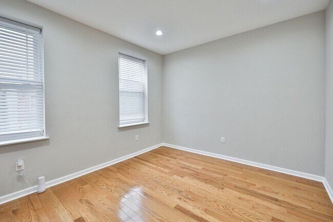 Building Photo - 1812 N Croskey St