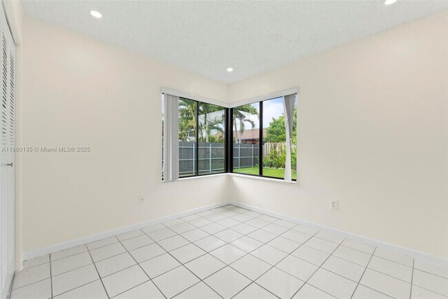 Building Photo - 11044 SW 128th Ct