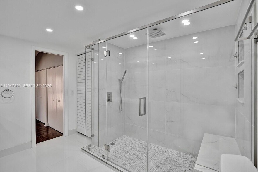 Building Photo - 10102 SW 77th Ct