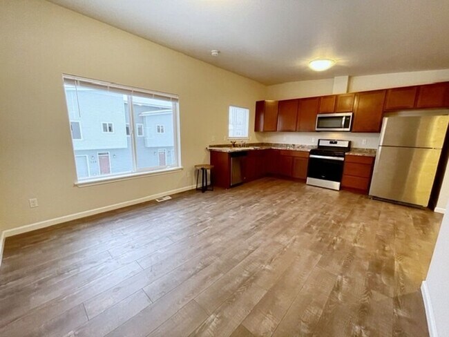 Building Photo - 137-137 Willow View Circle