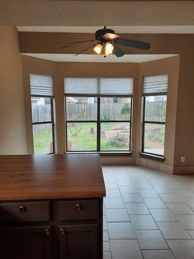Building Photo - Solar-Powered Pflugerville Property - Lots...