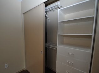 Building Photo - Great Studio Condo unit right between Capi...