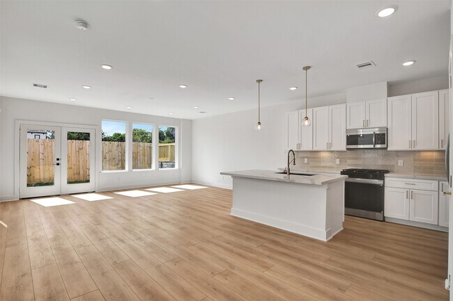 Primary Photo - 3630 Amos St