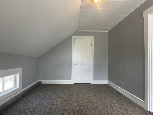 Building Photo - 296 Canonicus St