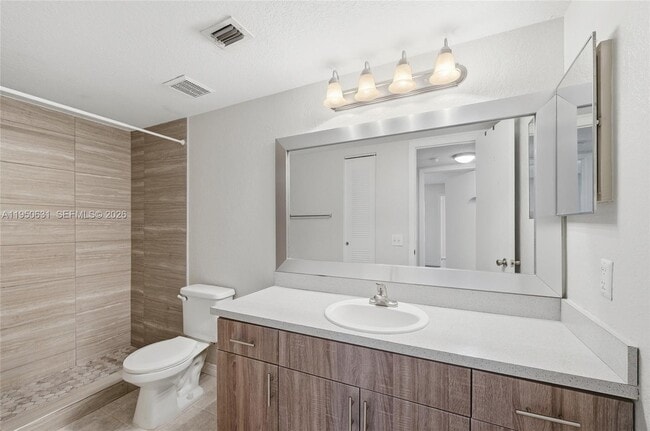 Building Photo - 437 Vista Isles Dr