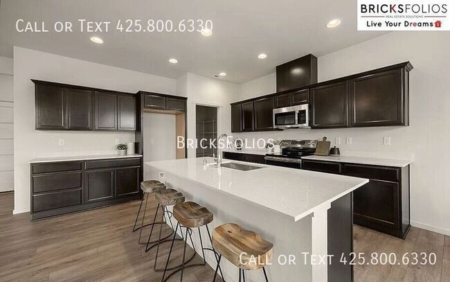 Building Photo - Brand-New Comfort Meets Everyday Convenience