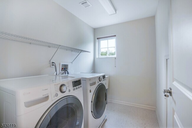 Building Photo - 512 Waterview Ct