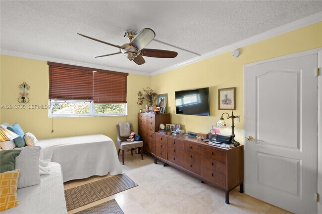 Building Photo - 2851 Leonard Dr