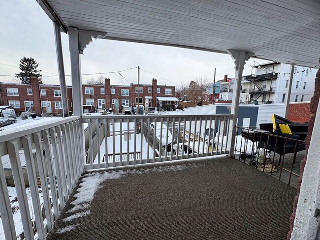 Building Photo - 320 S Ann St