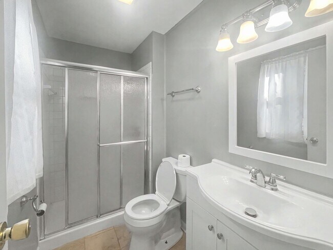 Building Photo - Charming Brick Ranch Home in Woodlea Acres