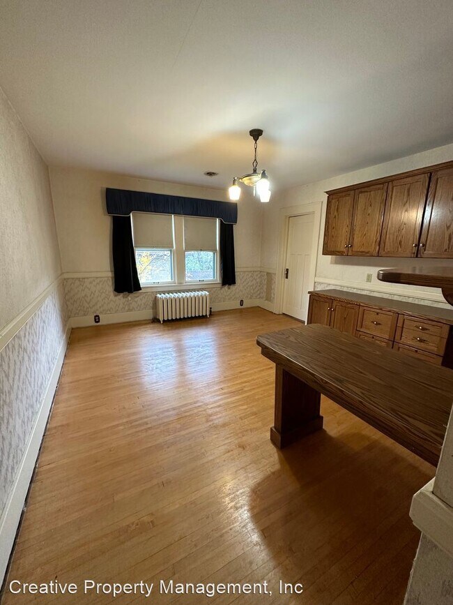 Building Photo - 3 br, 2.5 bath House - 300 9th St SE