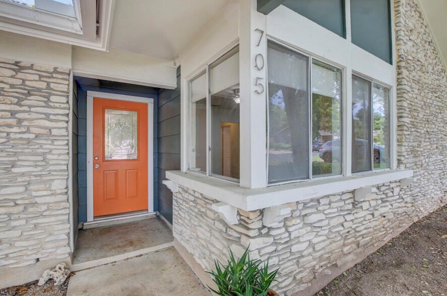 Building Photo - 705 Huntingdon Pl