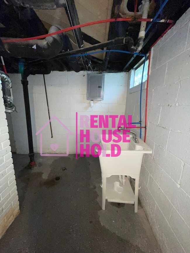 Building Photo - Security Deposit Slashed in Half just $500...