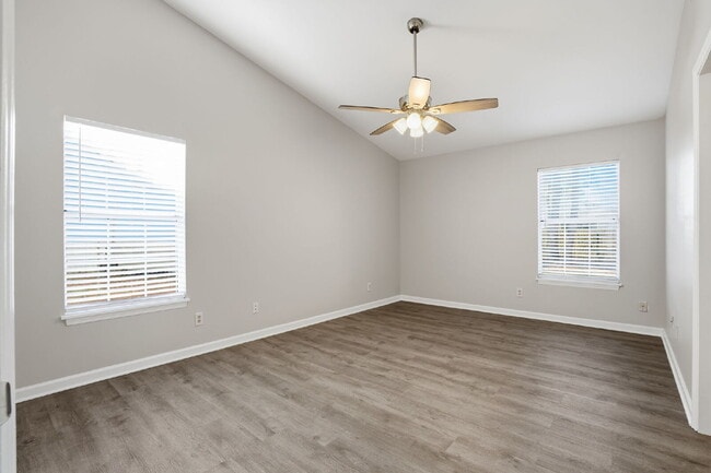 Building Photo - 8232 Pleasant Ridge Dr