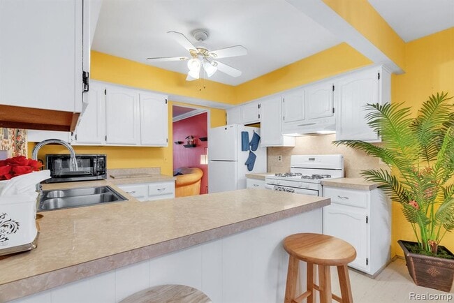 Building Photo - 3170 Woods Cir Dr