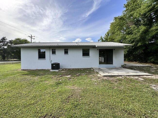 Building Photo - 671 SW Bird Ave