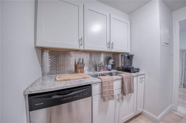 Building Photo - 320 Fort Duquesne Blvd