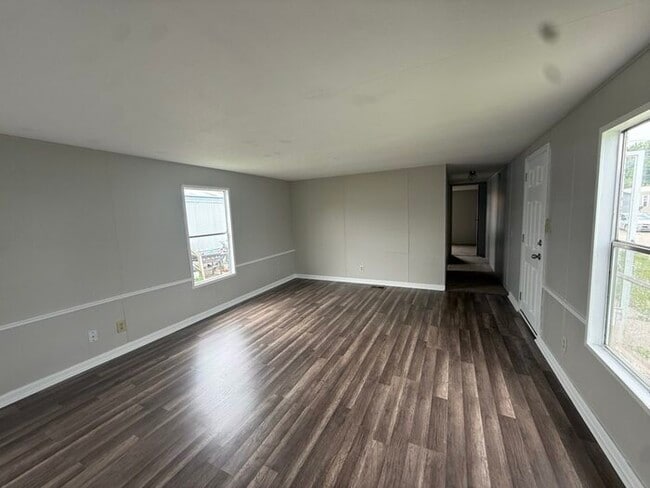 Building Photo - Mobile Home For Sale