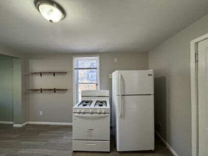 Building Photo - 933 Front Ave