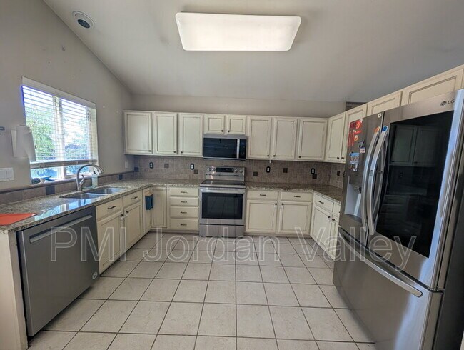 Building Photo - 14392 Dreamfield Dr