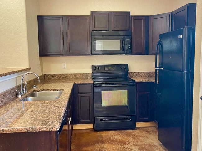 Building Photo - Charming 3 Bedroom Townhome Near Medical Center and Ingram Park