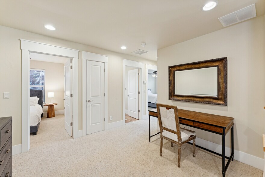 Building Photo - 541 Craftsman Way