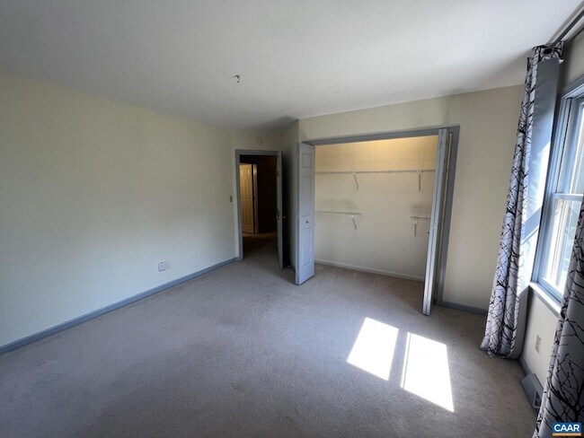 Building Photo - 2424 Holkham Dr