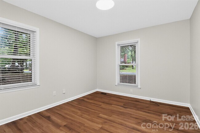 Building Photo - 11122 5 Cedars Rd