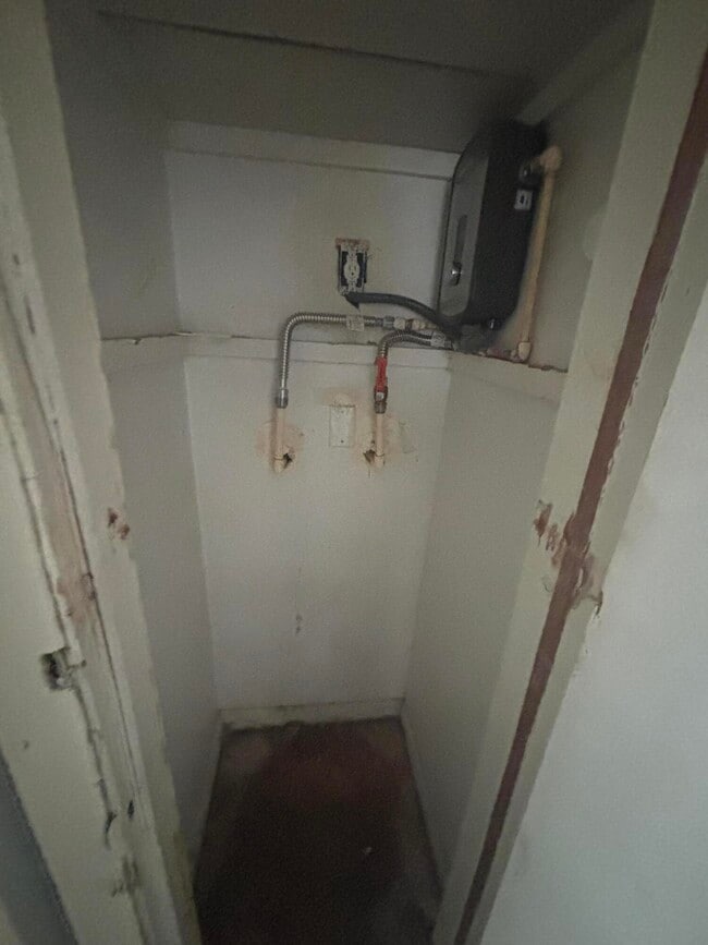 Building Photo - 812 10th St