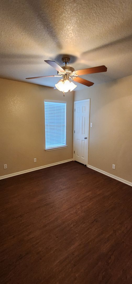 Building Photo - 3 Bedroom 2 bath Duplex South Killeen VIEWABLE SOON