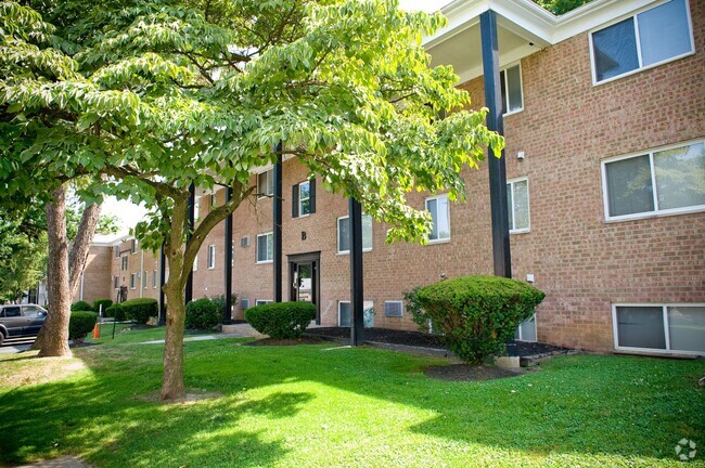 Building Photo - Green Forest Apartments