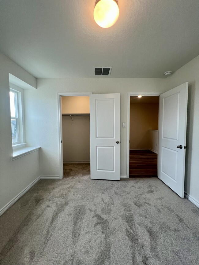 Building Photo - 14839 Vance Jackson Rd