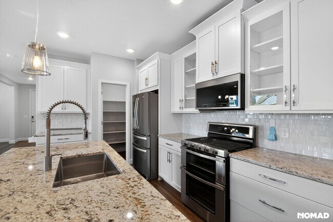 Building Photo - 9822 Rosalee Peak St