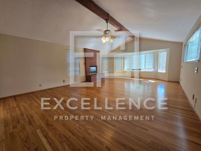 Building Photo - 3087SF 2 Story 5/2.5 House - Community Cabana, Pets Ok, 3 Fireplaces, Beautiful Updated Kitchen