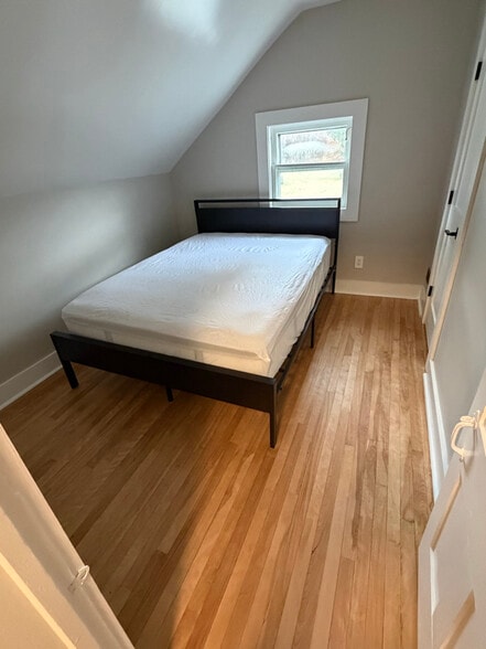 Building Photo - 117 Park St