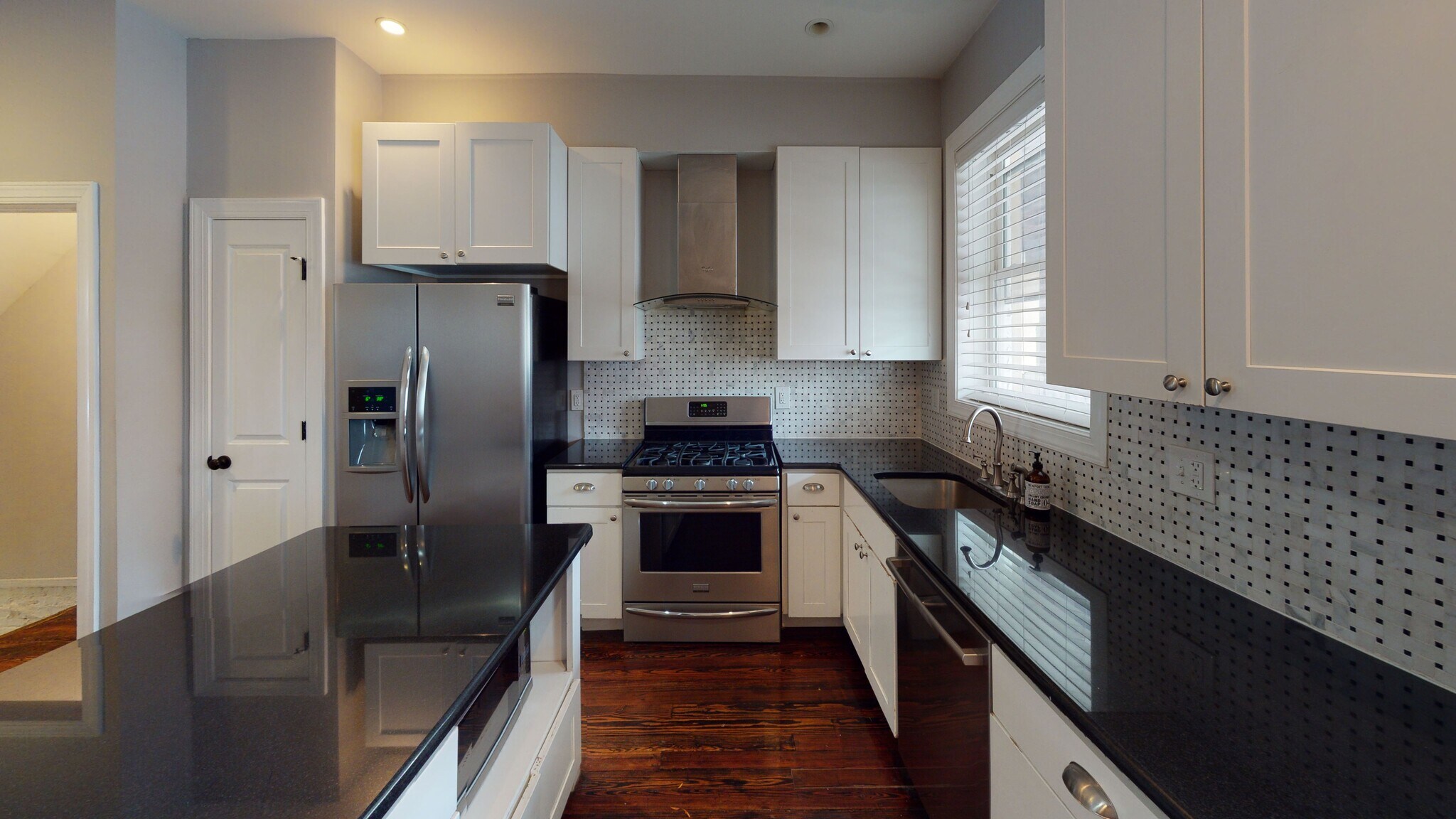 Building Photo - 509 S Kenwood Ave