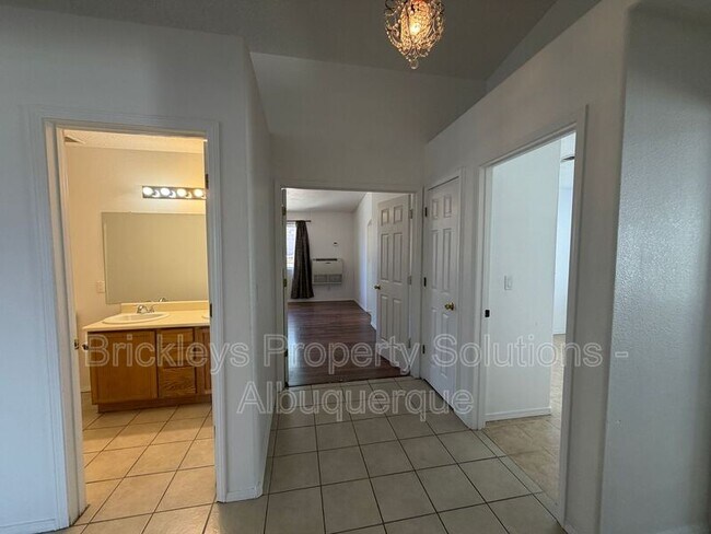 Building Photo - 1405 Secret Valley Dr SW