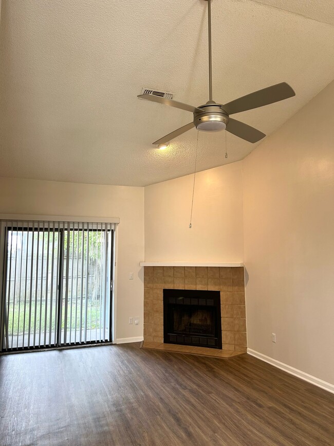 Building Photo - 1278 Montecello Dr
