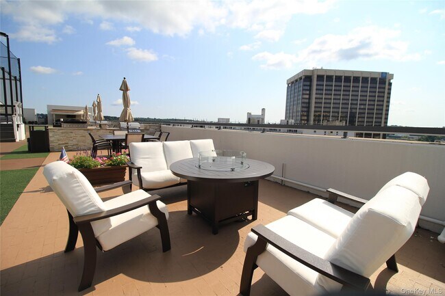 Building Photo - 10 City Pl