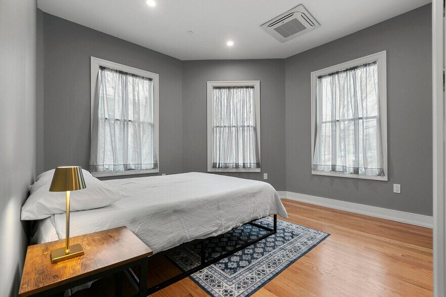 Building Photo - 10 Annapolis St