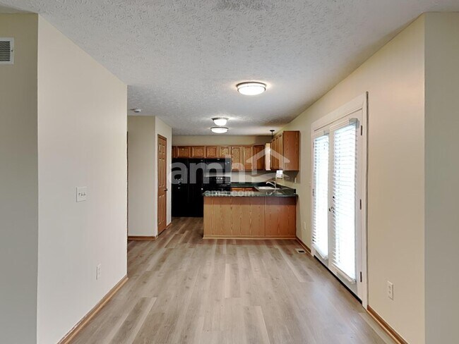 Building Photo - 3725 Lake Mead Dr