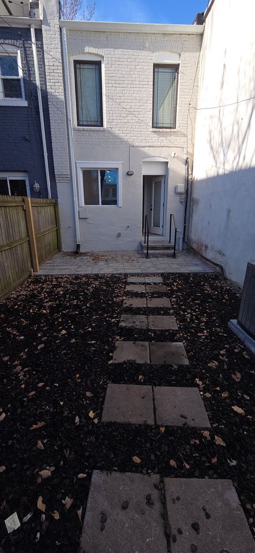 Building Photo - NEWLY RENOVATED HOME - Capitol Hill/Lincoln Park