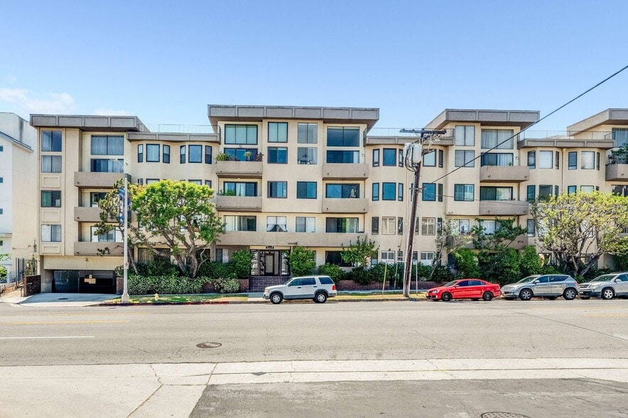 Building Photo - 1557 S Beverly Glen Blvd